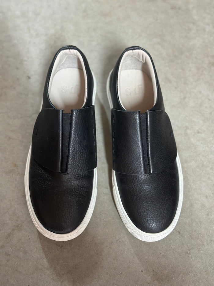 Sempre Di Black Slip On Sneakers