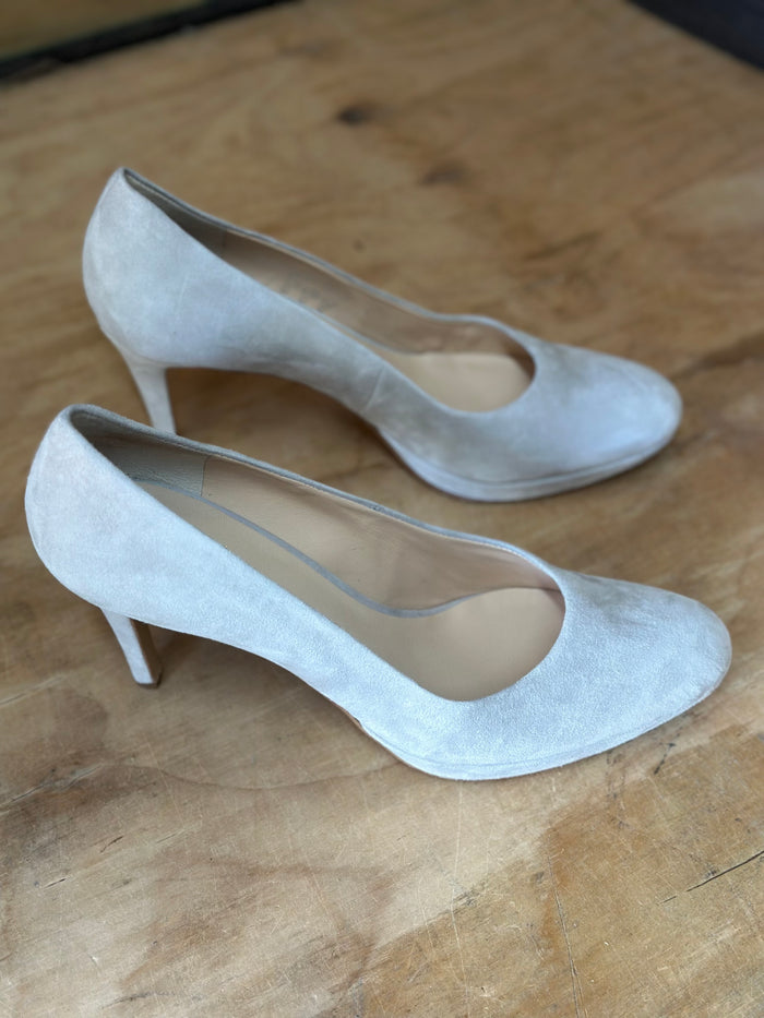 Hogl light grey suede heel 8002