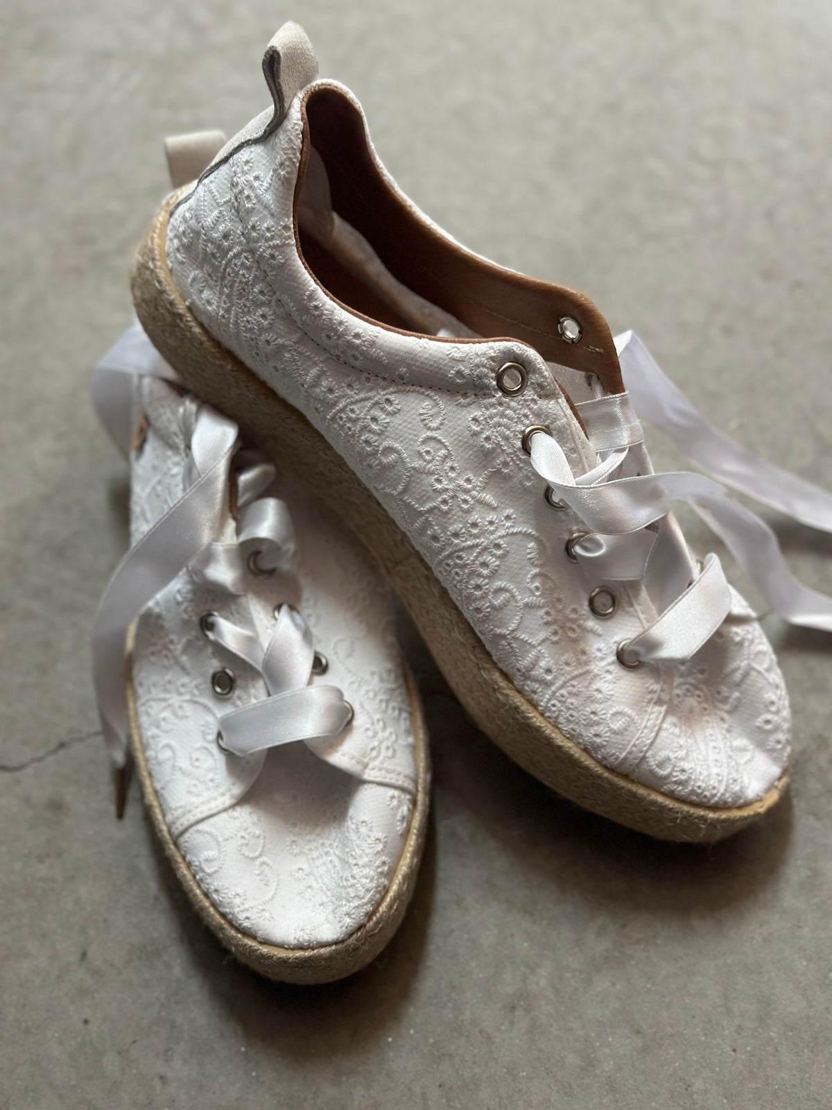 Verbenas White lace ups